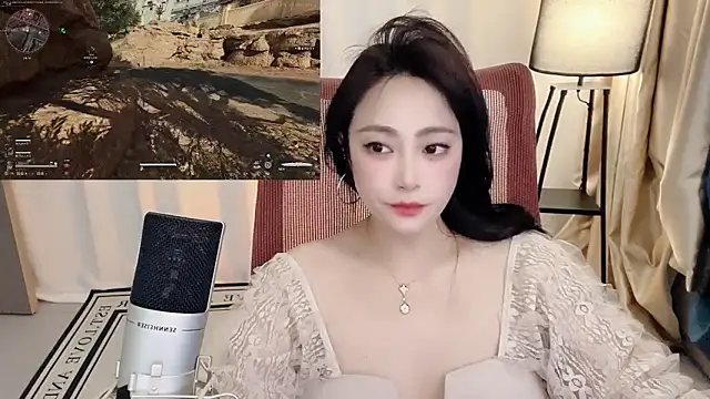 Snapshot of Daisy-77 chatting on June 3, 1:14 pm Daisy-77 online show from June 3, 1:14 pm