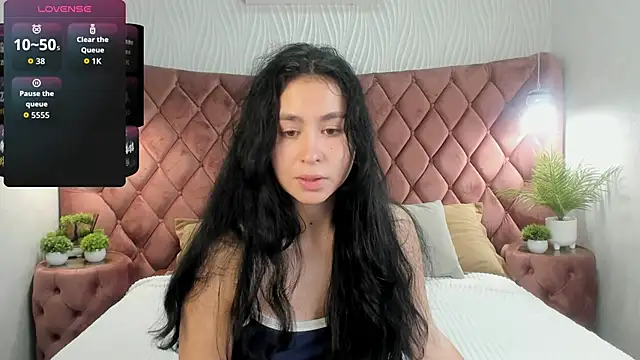 Snapshot of Mile_Madeline chatting on October 2, 7:04 am Mile Madeline online show from October 2, 7:04 am