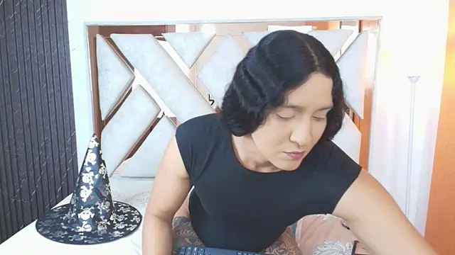 Alison Chan  online show from October 31, 4:19 pm