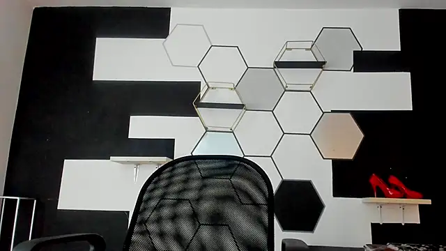 alondrabigtits online show from March 10, 11:53 am