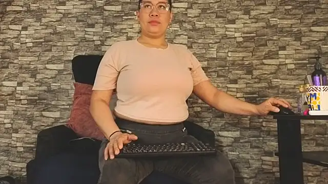 alondrabigtits online show from November 3, 11:33 am