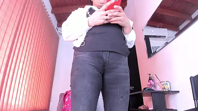 alondrabigtits online show from April 19, 6:10 pm