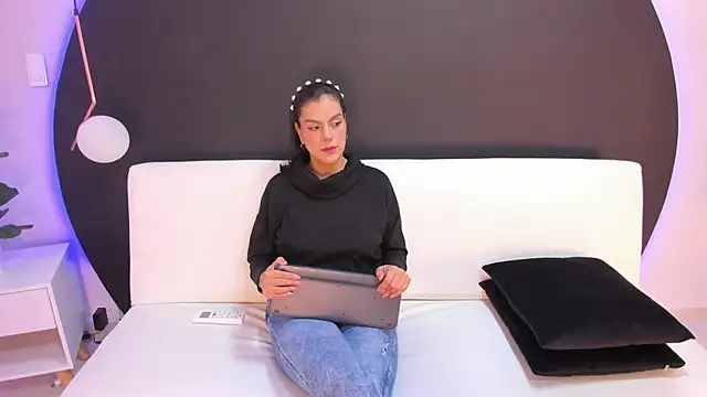 Ada Monroe10 online show from March 9, 1:37 pm