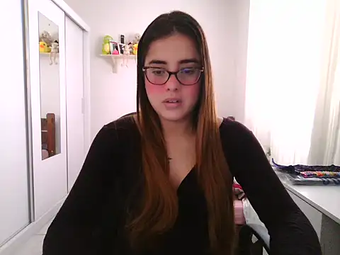 Snapshot of maliamiller chatting on May 20, 10:43 am maliamiller online show from May 20, 10:43 am