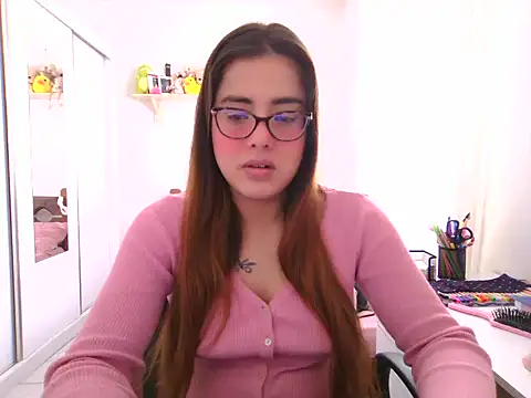 Snapshot of maliamiller chatting on June 15, 4:31 pm maliamiller online show from June 15, 4:31 pm