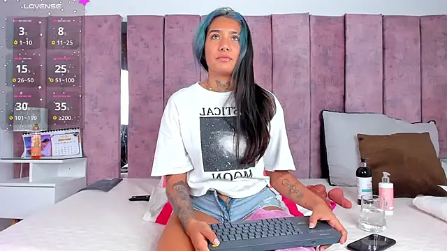 AshlieRoberts online show from February 15, 11:28 am