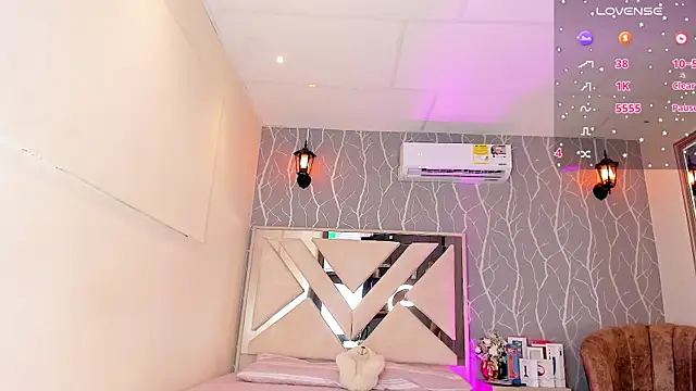 vanessa guzman2 online show from March 8, 1:25 pm