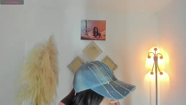 Snapshot of kattadoll chatting on May 11, 9:45 pm kattadoll online show from May 11, 9:45 pm