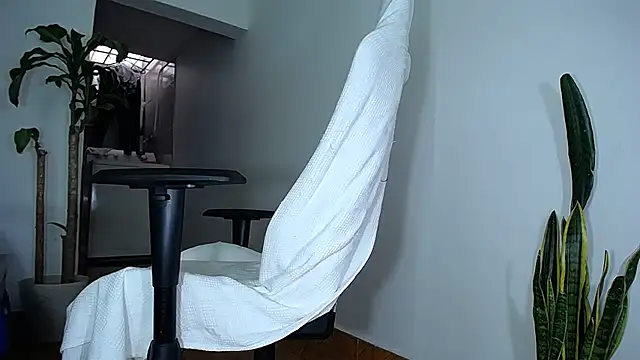 Snapshot of diamond_black00 chatting on February 9, 8:56 pm diamond black00 online show from February 9, 8:56 pm