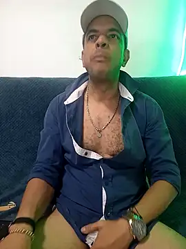 latinmartin73 online show from March 13, 1:21 am