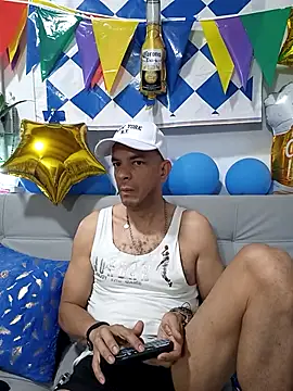 latinmartin73 online show from September 26, 12:58 am