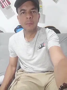 latinmartin73 online show from November 17, 2:39 am