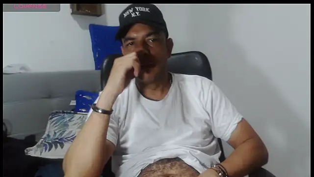 latinmartin73 online show from March 27, 1:11 am