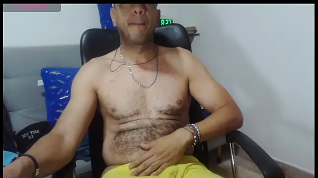 latinmartin73 online show from March 28, 1:22 pm