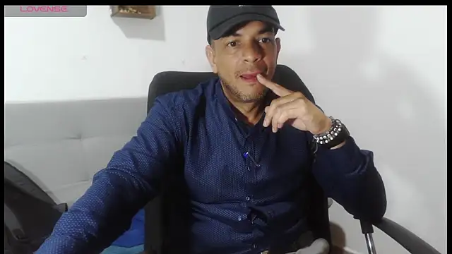 latinmartin73 online show from April 21, 10:56 pm