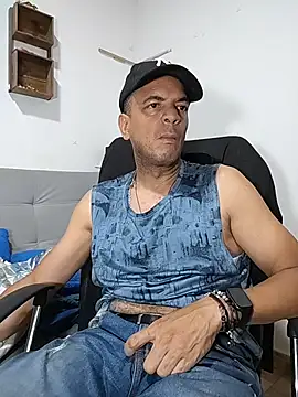 Snapshot of latinmartin73 chatting on April 24, 12:46 am latinmartin73 online show from April 24, 12:46 am