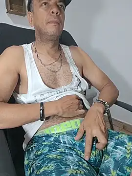 Snapshot of latinmartin73 chatting on April 25, 1:41 pm latinmartin73 online show from April 25, 1:41 pm