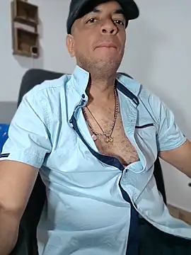 Snapshot of latinmartin73 chatting on May 2, 3:06 pm latinmartin73 online show from May 2, 3:06 pm