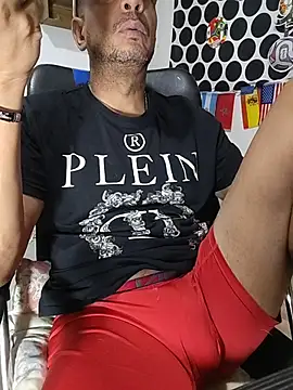 Snapshot of latinmartin73 chatting on June 22, 2:02 am latinmartin73 online show from June 22, 2:02 am