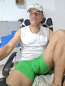 Snapshot of latinmartin73 chatting on July 24, 12:52 am latinmartin73 online show from July 24, 12:52 am