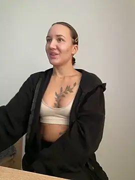 Stasia Queen online show from December 3, 9:22 am