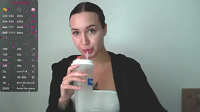 Stasia Queen online show from December 5, 9:28 am