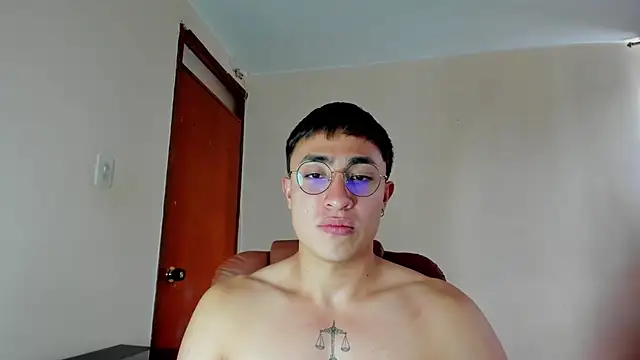 Leoknight online show from February 8, 6:55 pm