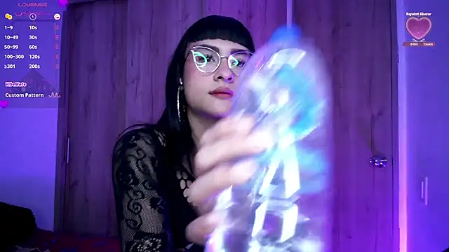 Kiitygirl online show from February 5, 8:32 am