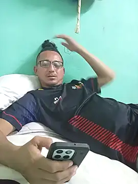 Andresguz35 online show from February 15, 10:50 pm