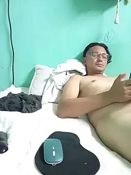 Andresguz35 online show from March 12, 3:34 am