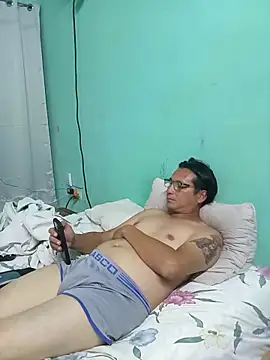 Andresguz35 online show from April 29, 5:00 am