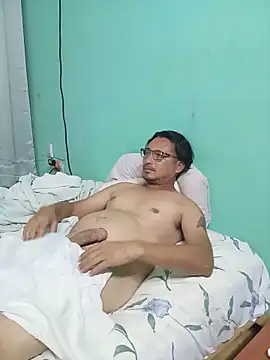 Snapshot of Andresguz35 chatting on May 15, 5:25 am Andresguz35 online show from May 15, 5:25 am