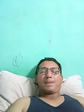 Snapshot of Andresguz35 chatting on June 14, 4:14 am Andresguz35 online show from June 14, 4:14 am