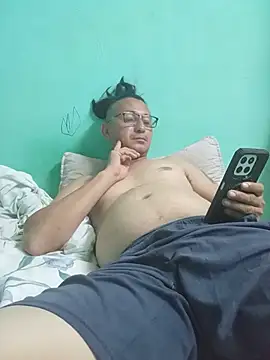 Snapshot of Andresguz35 chatting on July 5, 5:58 am Andresguz35 online show from July 5, 5:58 am