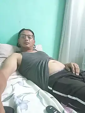 Snapshot of Andresguz35 chatting on July 24, 3:48 am Andresguz35 online show from July 24, 3:48 am