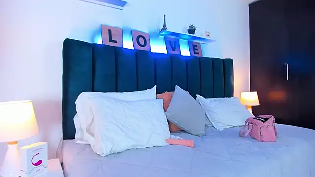 Mia brunette26 online show from January 21, 2:22 am