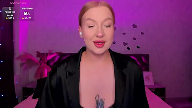 Emma  Leee online show from October 4, 12:41 am