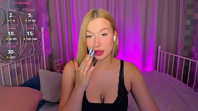 Emma  Leee online show from November 7, 12:54 am