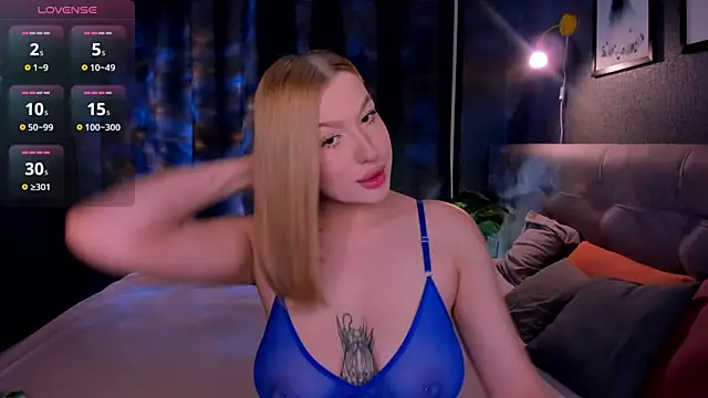 Emma  Leee online show from November 11, 12:43 am