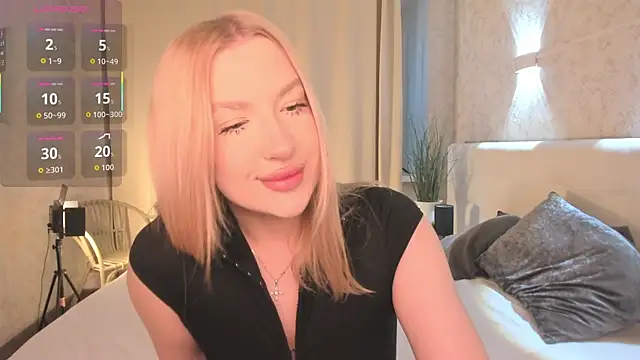 Emma  Leee online show from March 30, 1:06 am