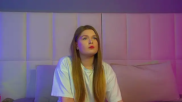 CrystalLyons online show from March 17, 6:33 pm