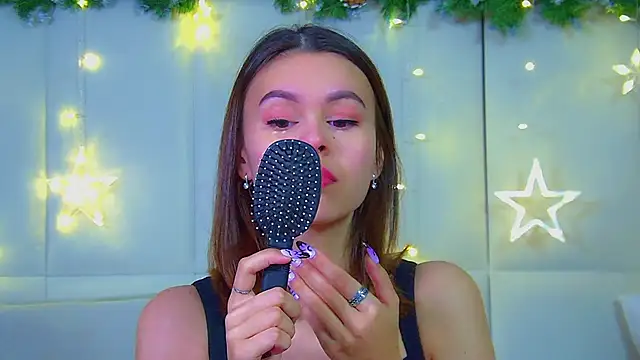 Snapshot of PollyLanders chatting on December 3, 6:39 pm PollyLanders online show from December 3, 6:39 pm