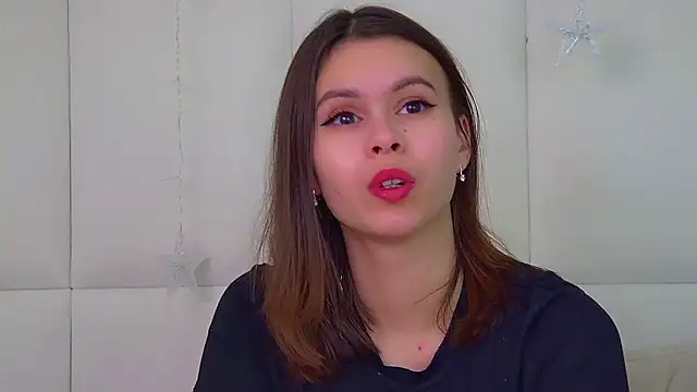 Snapshot of PollyLanders chatting on December 15, 6:12 pm PollyLanders online show from December 15, 6:12 pm