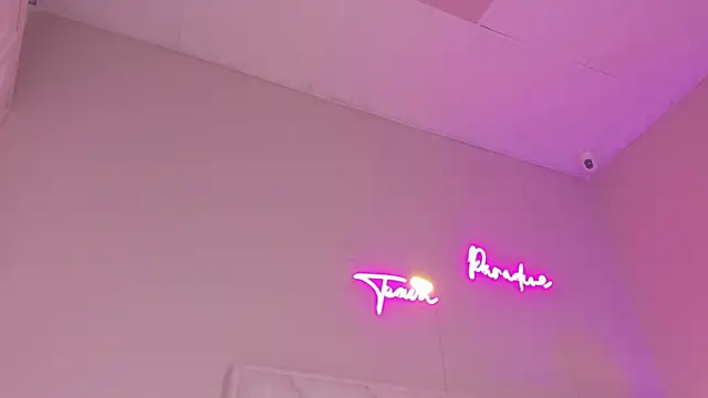 Snapshot of dani_skinny_ chatting on September 11, 11:43 am dani skinny online show from September 11, 11:43 am