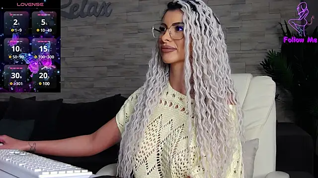 VictoriaMazze online show from December 16, 1:21 am