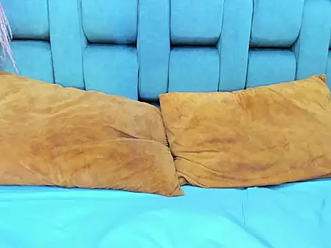 JESSYCORTES online show from April 2, 3:26 am