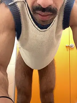 Snapshot of Lucascacaca chatting on December 18, 9:47 am Lucascacaca online show from December 18, 9:47 am