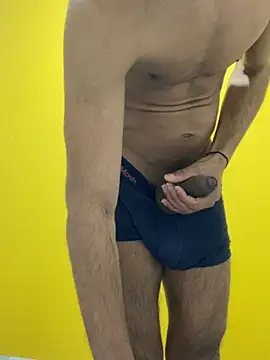 Snapshot of Lucascacaca chatting on December 21, 5:29 pm Lucascacaca online show from December 21, 5:29 pm