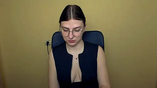 Luna Lush  online show from November 21, 1:10 pm