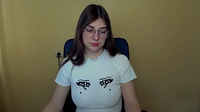 Luna Lush  online show from February 10, 10:30 am